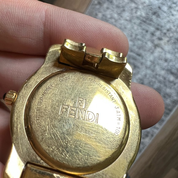 VINTAGE FENDI gold watch - Picture 6 of 10